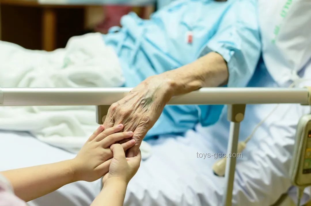 如何应对家庭亲人患癌的挑战：贾静雯案例启示